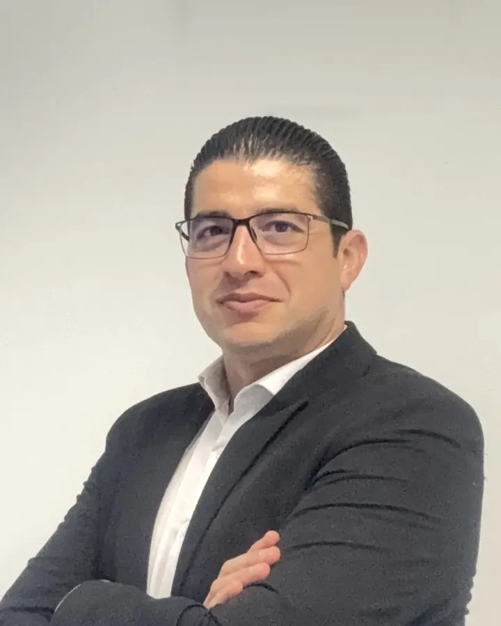 Eliseo Barrientos, Engenheiro Civil e Corretor de Imóveis