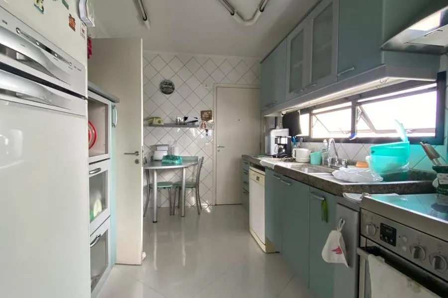 Cozinha com armários planejados