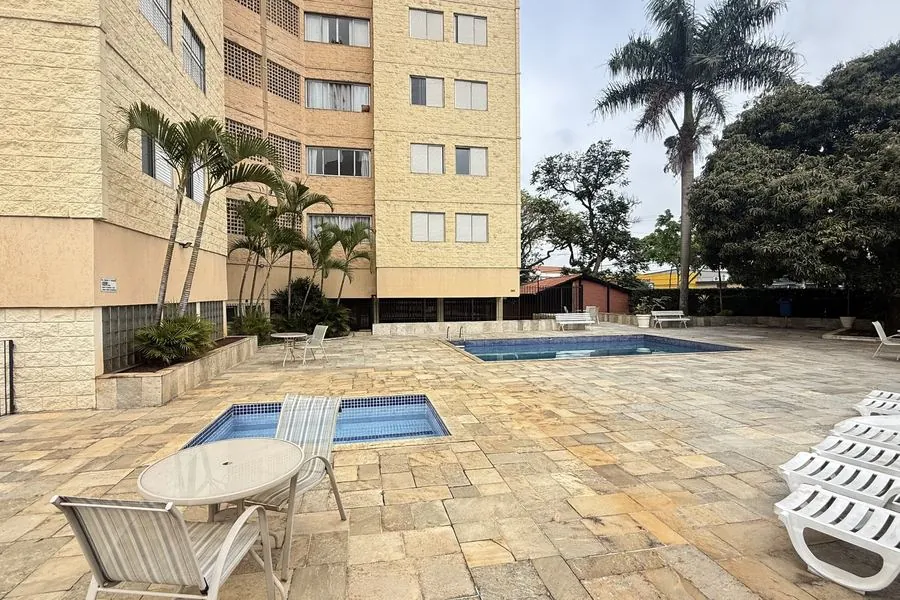 Lazer com duas piscinas